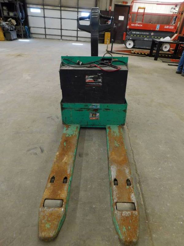 Crown powered pallet jack Crown powered pallet jack