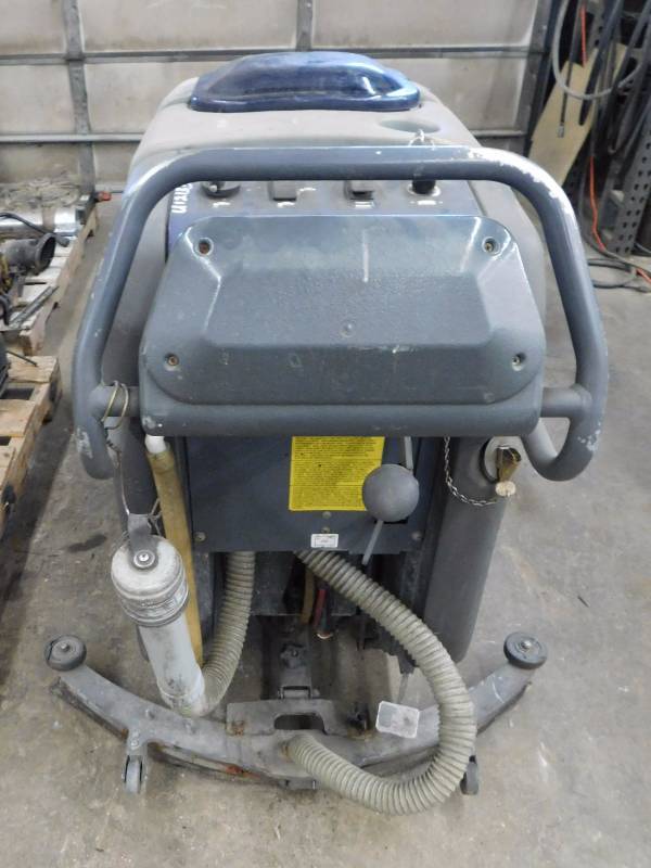 lot 26 image: Advance Converta Max 26 Floor Scrubber