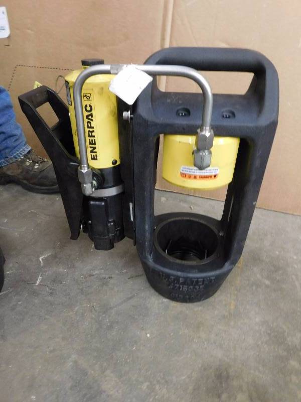 lot 32 image: Two Parker Enerpac Hose Press Units
