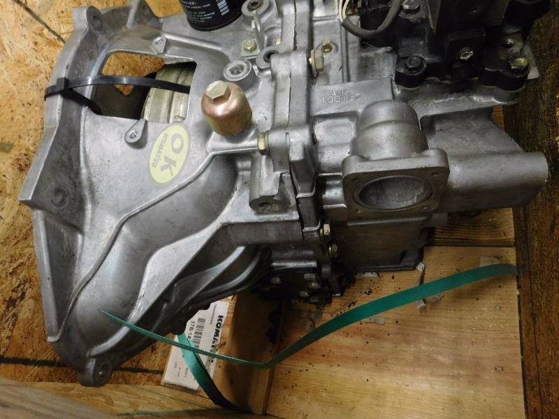 lot 34 image: Komatsu Transmission with Flex Plate & Converter