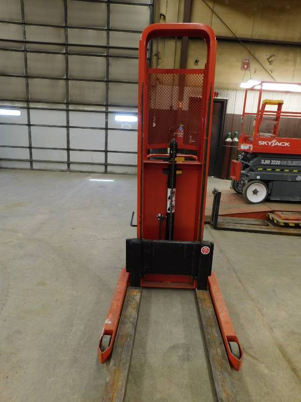 lot 36 image: 1998 Presto B862 Man Lift