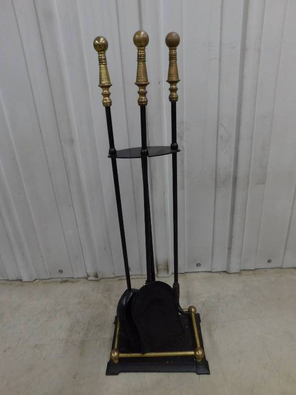 lot 39 image: Fireplace Tools
