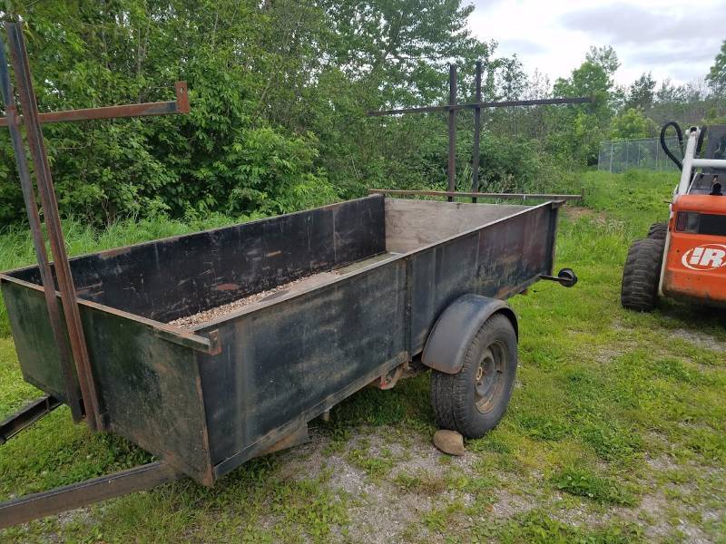 lot 2 image: Canoe Trailer (4) Solid Frame And Very Good tires