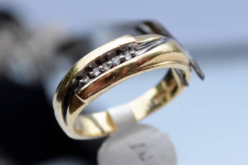 Single Band Diamond Ring