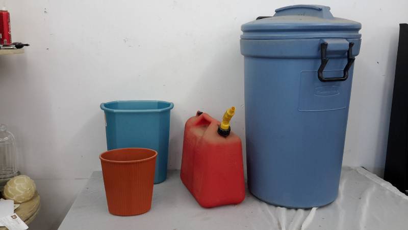 Trash cans, Gas can