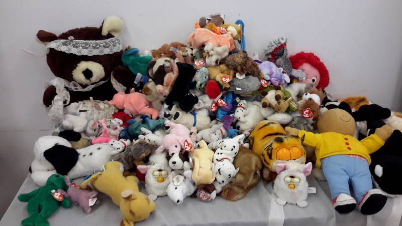 Huge lot of stuffed animals