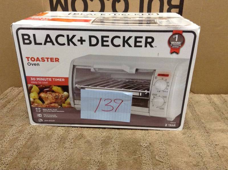 lot 139 image: BLACKDECKER Toast-R-Oven 4-Slice Countertop Toaster Oven in White New