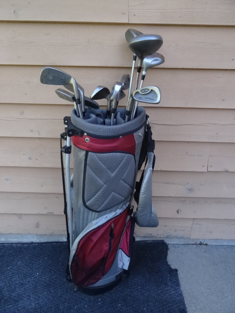 lot 4 image: Left Handed Gull Golf Club Set.