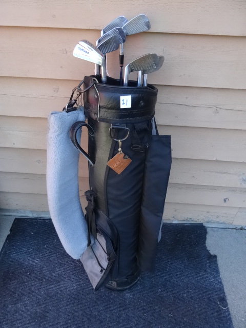 lot 21 image: Wilson Staff Tour Blade Clubs