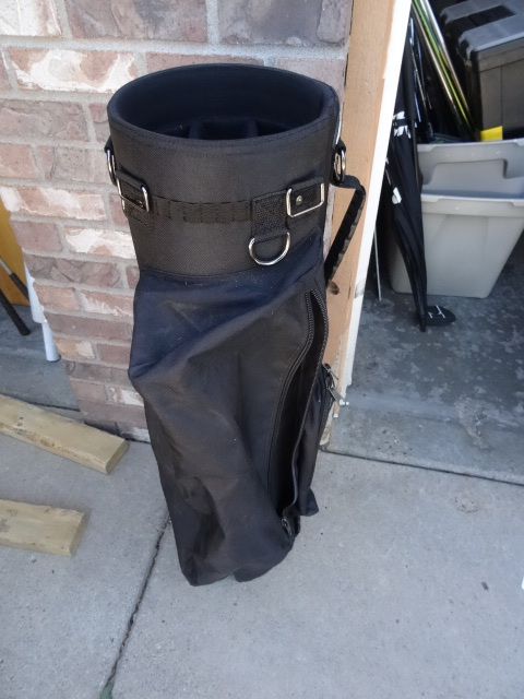 lot 67 image: Caddy Daddy Golf Travel Bag