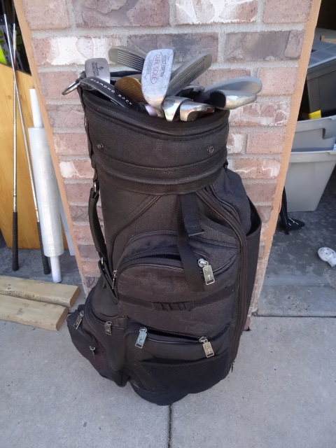 lot 77 image: Misc Putters and Chippers. With Bag