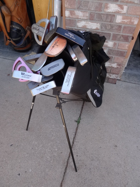 lot 81 image: Misc Putters With Bag