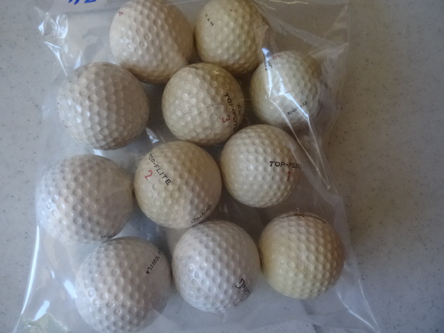 lot 112 image: 11 Vintage Golf Balls