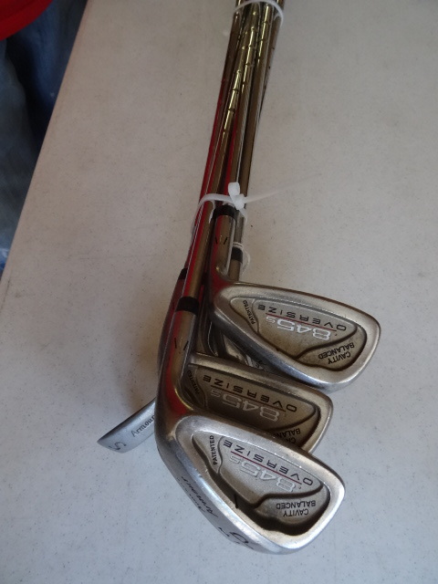 lot 152 image: Tommy Armour 845 Oversize Irons