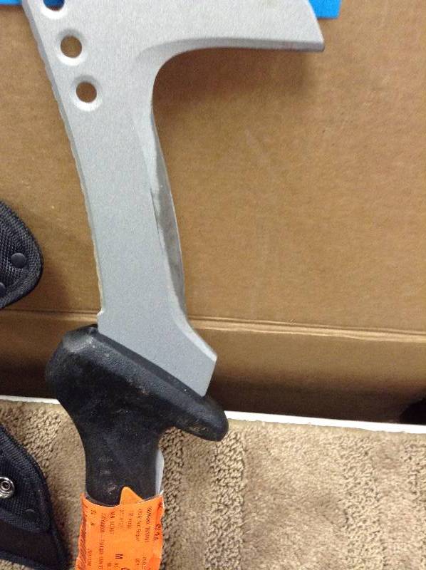 lot 17 image: Fiskars Chopping Brush Axe