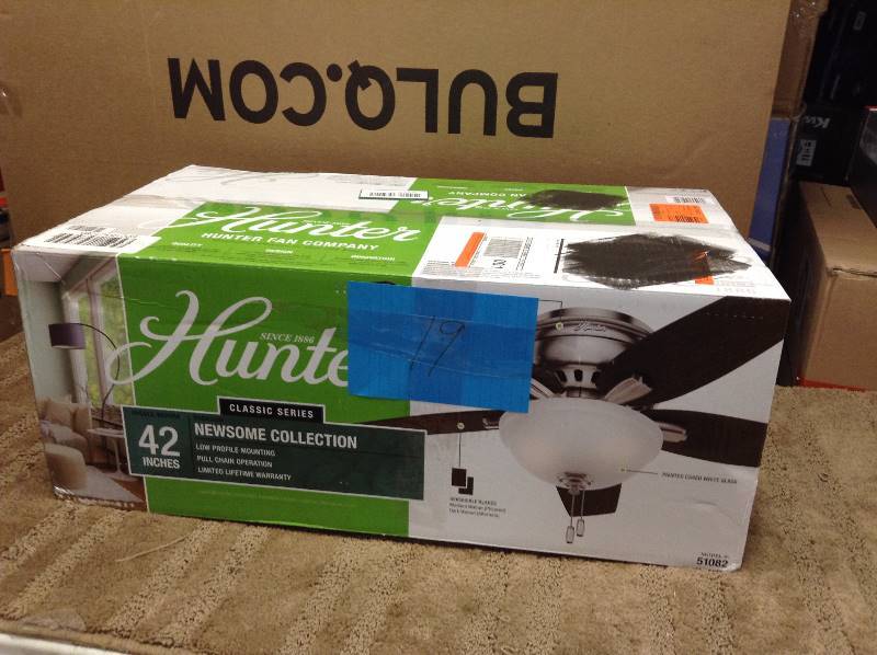lot 19 image: Hunter Newsome 42 Low Profile mounting ceiling fan