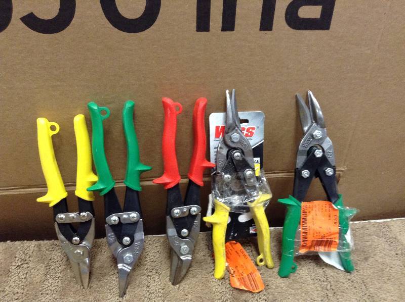 lot 40 image: Lot of assorted Wiss Snips