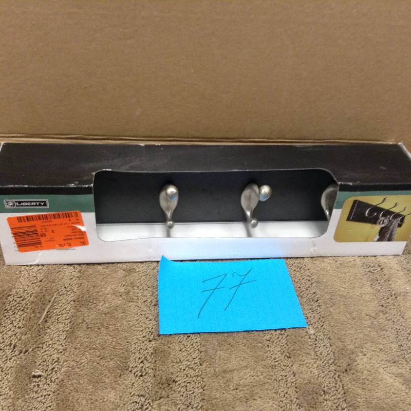 lot 77 image: Liberty 131584 Four Hook 18-inch Wide Heavy Duty Hat and Coat Rail