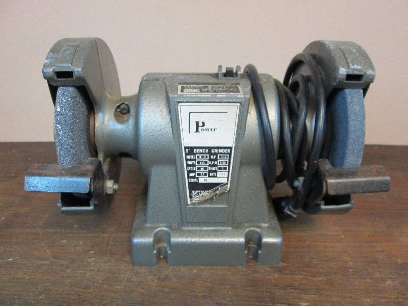 lot 18 image: Bench Grinder