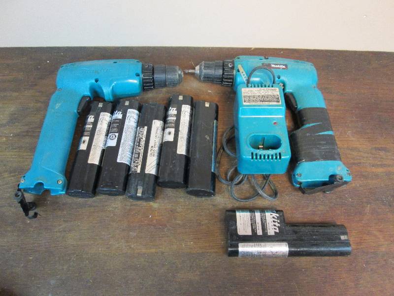lot 23 image: Makita Cordless Drills