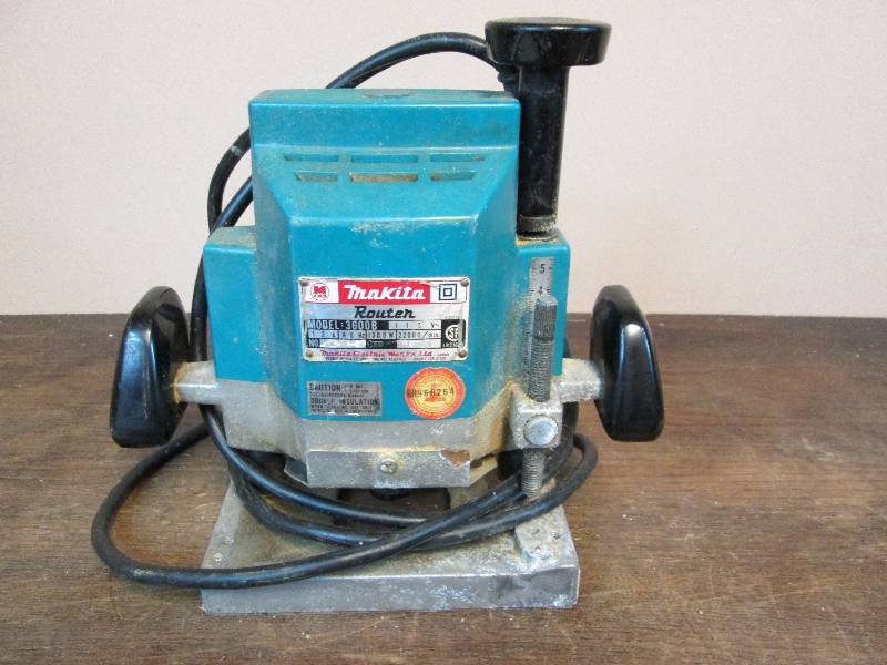 lot 26 image: Makita Router