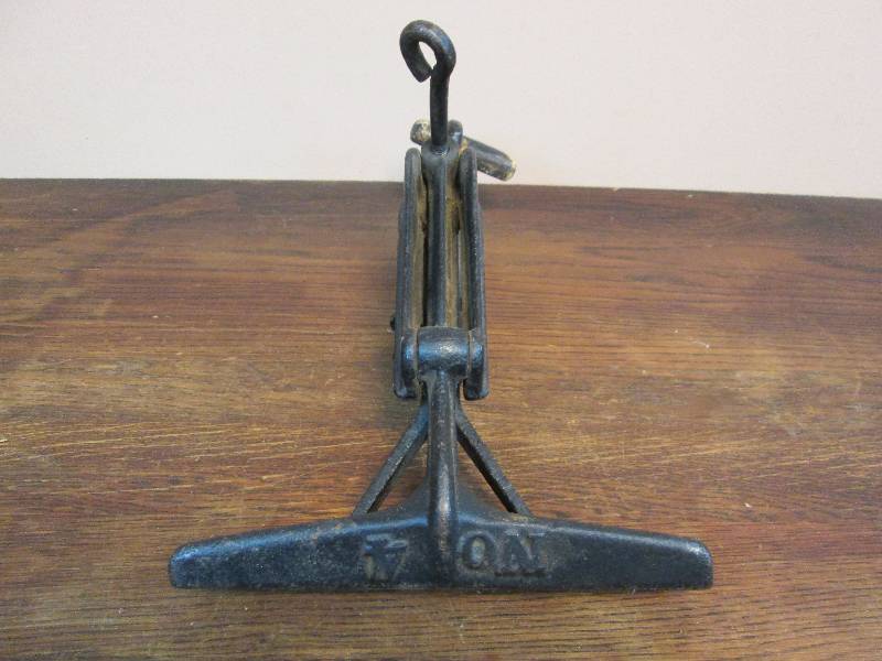 lot 43 image: #4 Saw Vise
