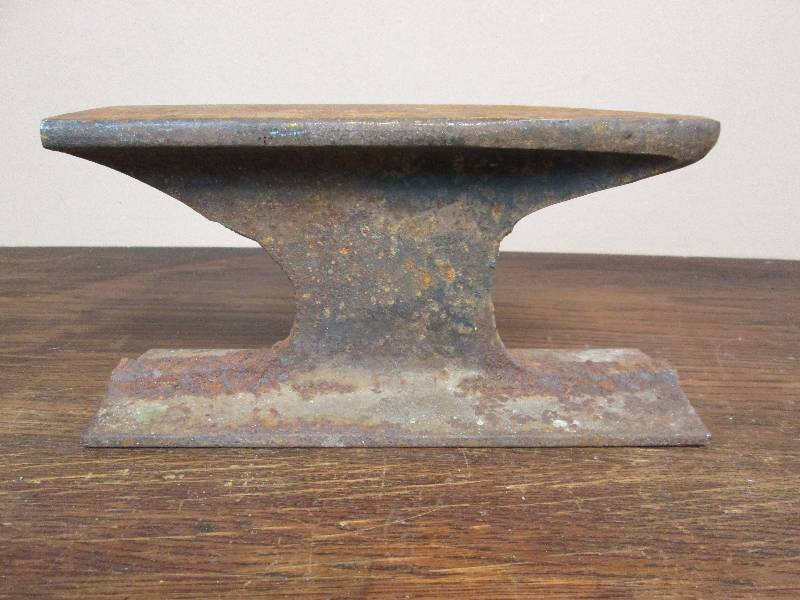 lot 46 image: Rail Road Track Anvil