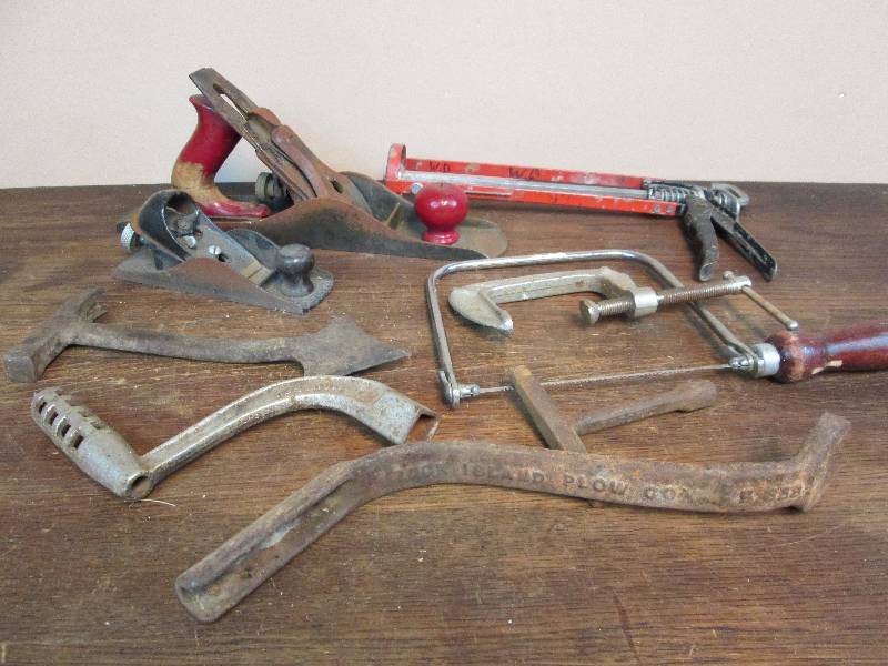 lot 68 image: Assorted Vintage Tools