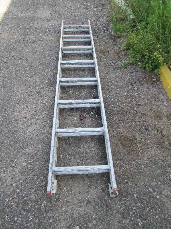 lot 94 image: 13 Aluminum Extension Ladder