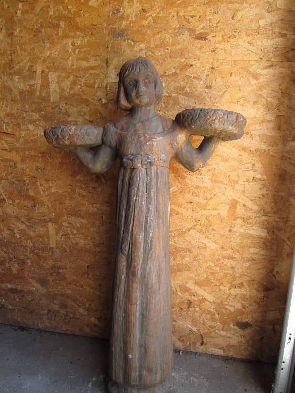lot 4 image: Concrete Lawn Ornament