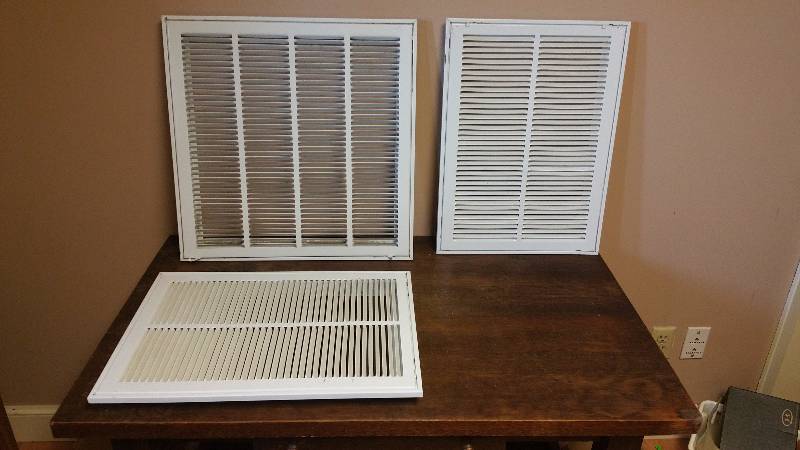 lot 143 image: (3) Central Air Return Metal Vent Covers