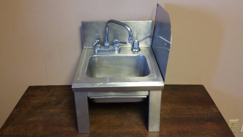 lot 145 image: Beca Stainless Steel Sink w Splash Guard