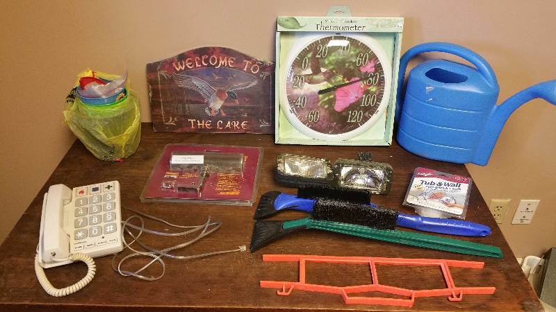 lot 149 image: Hummingbird Thermometer, Welcome to the Lake, Lights, Etc.
