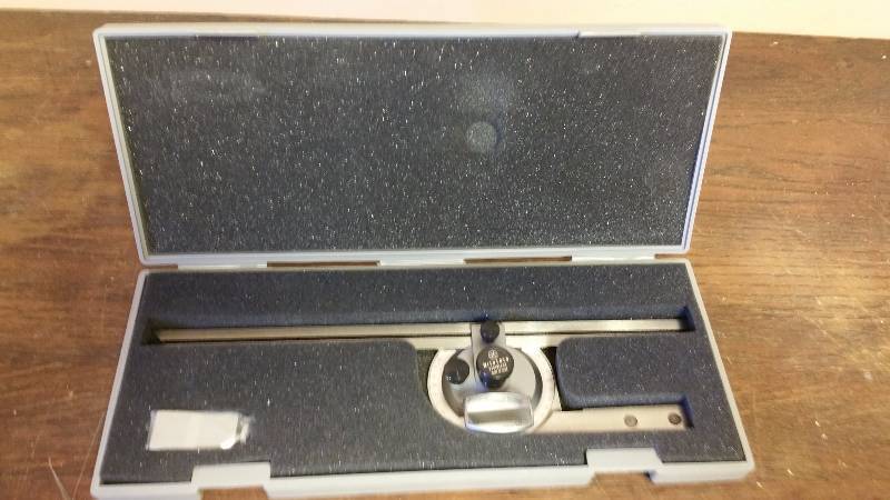 lot 136 image: Mitutoyo Universal Bevel Protractor Set