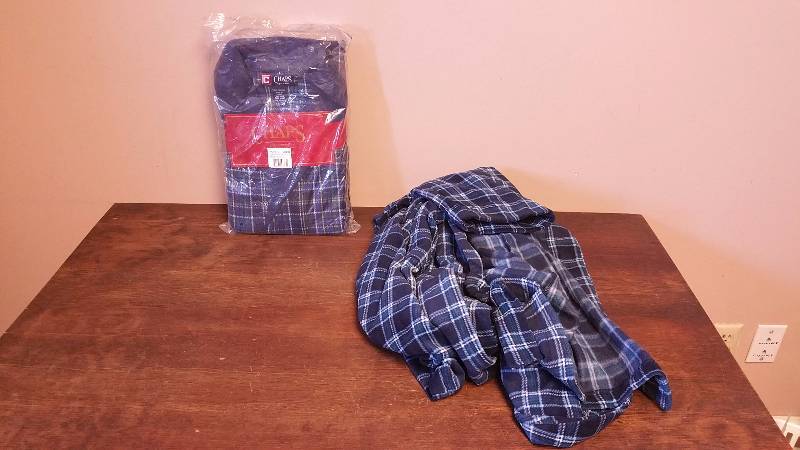 lot 159 image: Kohls Chaps Bath Robe, Faded Glory Bath Robes