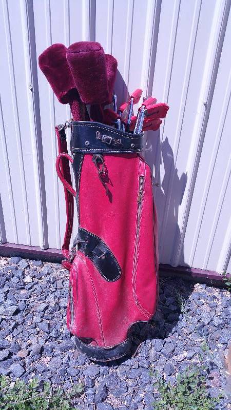 lot 140 image: Set of Vintage Ben Hogan Irons & Woods w Bag