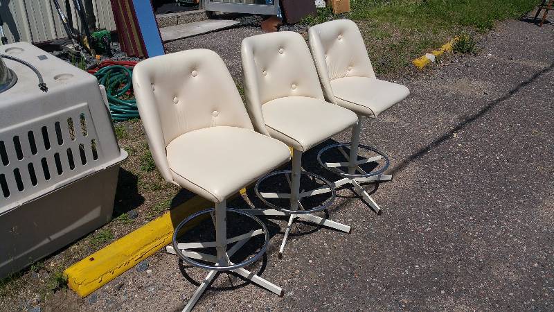 lot 315 image: (3) White Pleather Swivl Stools w Adjustable Height