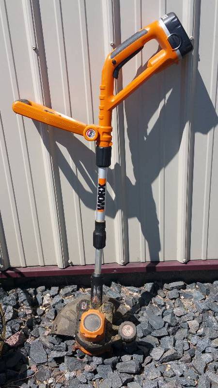 lot 134 image: Worx Battery Powered Weed Eater