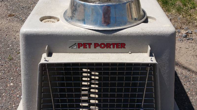 lot 316 image: Large Pet Porter Dog Kennel  Two Steel Heated Dog Bowls