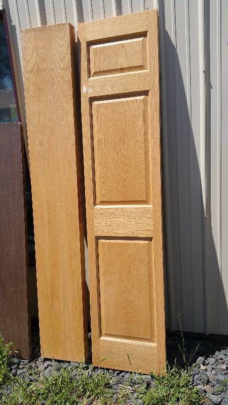 lot 310 image: (2) Bifold Doors  Folding Table