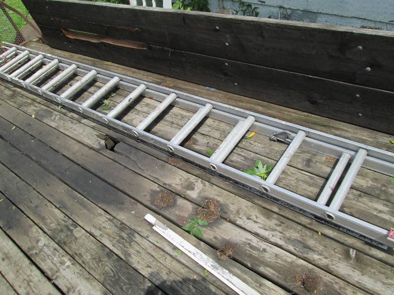 lot 95A image: 24 Aluminum Extension Ladder