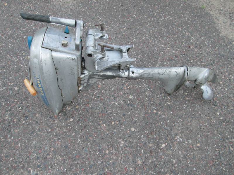 lot 236 image: Vintage Champion Boat Motor