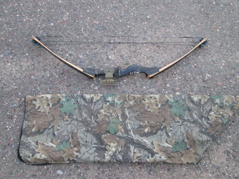lot 243 image: Darton SL50 Compound Bow
