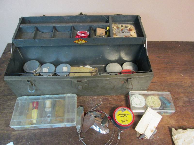lot 259 image: Vintage Metal Tackle Box