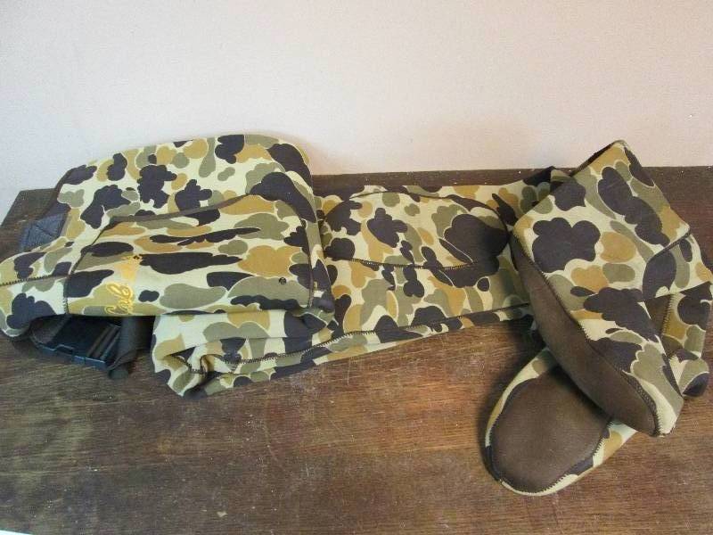 lot 261 image: Cabalas Neoprene Chest Waders