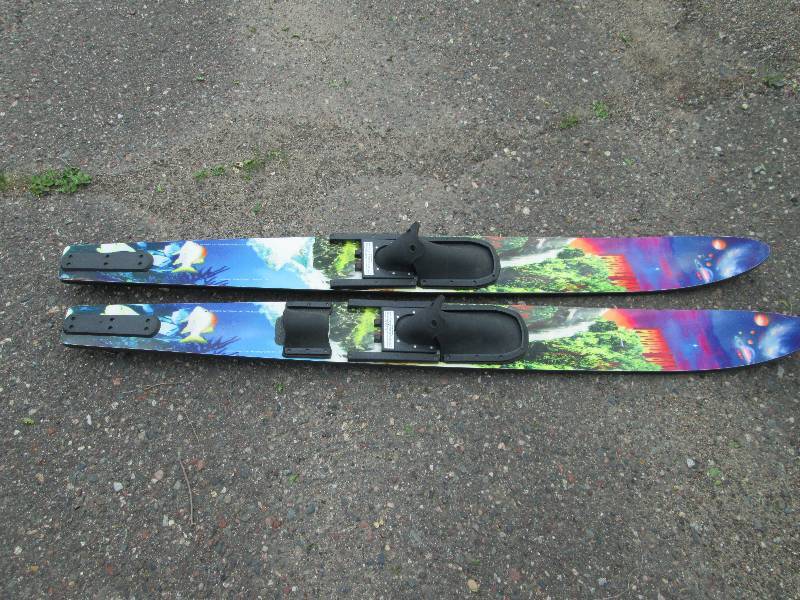 lot 271 image: Profile Water skis