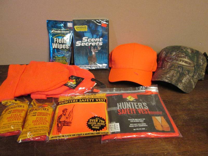 lot 282 image: Hunting Hats & Vest