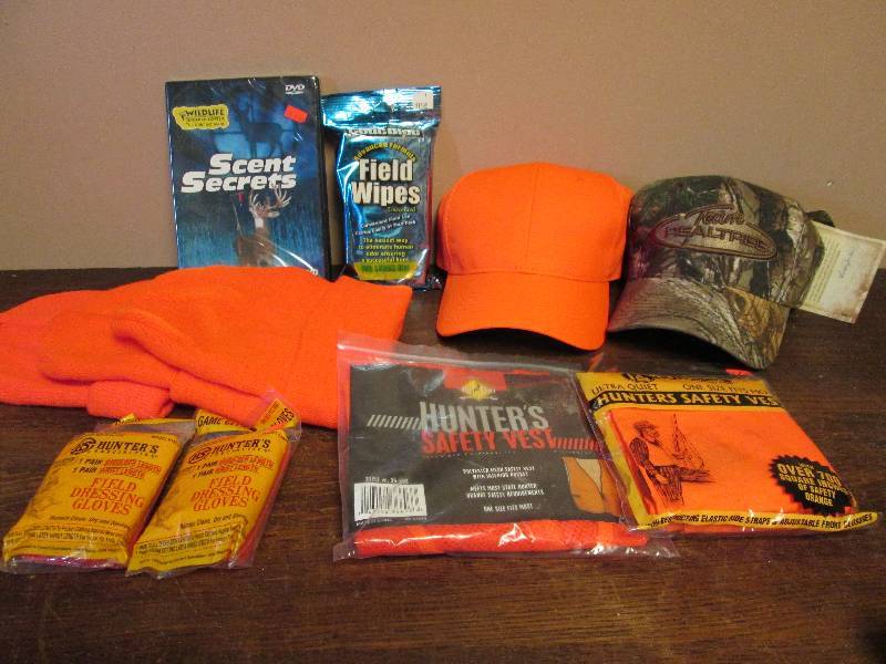 lot 283 image: Hunting Hats & Vest