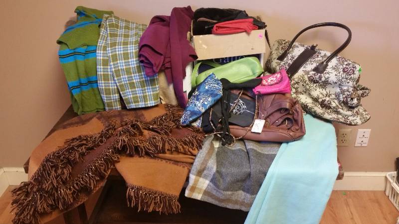 lot 334 image: Large Group of Trendy Vintage Clothing, Blanket, Purses, Gloves, Hats, etc.