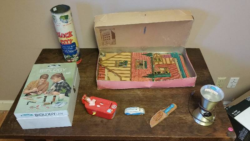 lot 347 image: Antique Paper Doll House, Vintage Childrens Biology Kit, Sun Rubber Car, Yellowstone Souvenir Knife, Block City